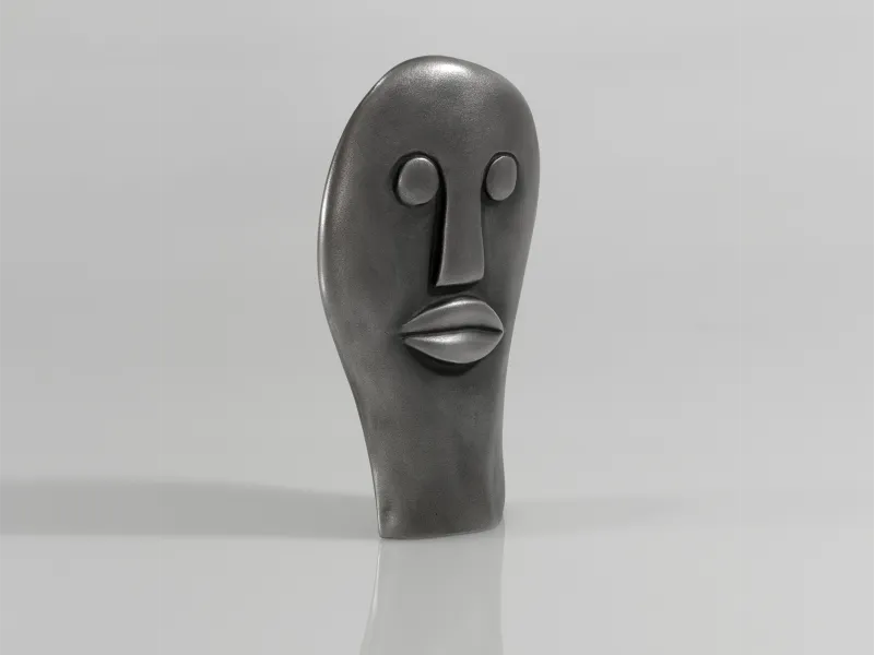 Mogambo Guru Lips, schmaler Kopf mit markanten Lippen aus dunklem Feinsilber, Frontalansicht