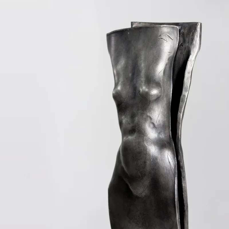 Matthias Eder Paar, view from diagonally in front with the visible dividing line between the torsos